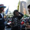 -파업중인 에스제이엠 노동자들을 응원하고 있는 김진숙 지도위원