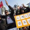 -9월 23일 오후 서울역 앞에서 열린 ‘전국 이주노동자 투쟁의 날’ 집회에서 참가자들이 "노예노동 강요금지!"를 요구하며 구호를 외치고 있다.