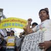 -9월 23일 오후 서울역 앞에서 열린 ‘전국 이주노동자 투쟁의 날’ 집회를 마친 참가자들이 명동 성당에서 정리 집회를 하고 있다.