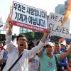 -9월 23일 오후 서울역 앞에서 열린 ‘전국 이주노동자 투쟁의 날’ 집회를 마친 참가자들이 명동 성당까지 구호를 외치며 행진을 하고 있다.