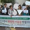 "어린이· 청소년이 행복한 서울을 만들어 주세요"-서울시의회 본회의가 열린 12일 오후 ‘동성애자 차별반대 무지개행동’ 활동가들이 ‘어린이·청소년 인권조례’ 원안 통과를 촉구하며 기자회견을 열고 있다. 이날 인권조례는 원안 통과되었다.