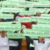 -10월 20일 오후 서울 보신각에서 열린 ‘전국돌봄노동자대회’에서 참가자들이 "돌봄 서비스 공공성, 사회적 책임 강화!"을 요구하며 구호외치고 있다.