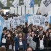 -10월 27일 오후 서울역 광장에서 열린 ‘비정규직없는 일터와 사회만들기 희망행진’에서 참가자들이 구호를 외치고 있다.