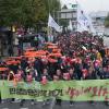 -37일째 파업중인 철도노동자들이 11월 2일 오후 서울역 광장에서 열린 ‘전국 집중 파업대회’를 마치고, “박근혜 퇴진”과 “성과퇴출제 중단” 을 요구하며 가두행진 하고 있다. 