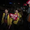 -11월 5일 오후  ‘모이자! 분노하자! #내려와라 박근혜 2차 범국민행동’에 참가한 20만여 명의 사람들이 가두행진을 하며 박근혜 퇴진을 요구하고 있다.