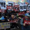 -박근혜 퇴진 투쟁을 결의한 한국노총 조합원 2만여 명이 서울시청 광장에서 전국노동자대회를 열고 있다.
