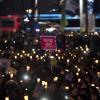 -‘박근혜 퇴진 7차 범국민행동’이 열린 12월 10일 오후 서울 광화문 광장에 80만 명의 사람들이 모여 촛불을 들고 있다. 