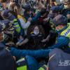 -장애인차별철폐의날을 맞아 4월 20일 오후 서울 여의도에서 열린 ‘장애인 권리 보장 촉구 결의대회’ 가두행진을 경찰이 방해하고 있다. 