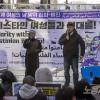 -세계 여성의 날을 맞아 3월 8일 오후 서울 광화문 교보문고 앞에서 열린 ‘팔레스타인 여성들과 연대를!’ 집회에서 팔레스타인 유학생 나리만 씨가 사회를 보고 있다.