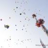 -전국노동자대회 참가자들이 ‘진주의료원 폐업 반대’가 써진 풍선을 하늘로 날리고 있다. 
