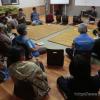 -밀양 송전탑 공사 사흘째인 5월 22일 새벽 송전탑 건설에 반대하는 마을 주민들이 모여 투쟁 계획을 논의하고 있다.