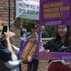 -
‘2017 세계노동절대회’가 열린 1일 오후 차별금지법제정연대가 서울 대학로에서 차별금지법 제정 촉구 캠페인을 하고 있다. 