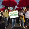 -1일 오후 서울 대학로에서 열린 ‘2017 세계노동절대회’를 마친 민주노총 노동자들이 가두행진을 하고 있다. 