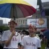 -폭우가 내린 7월 15일 서울광장에서 열린 퀴어퍼레이드에서 한 동성 커플이 환한 미소를 짓고 있다.