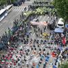 -경찰 방해를 뚫고 모인 민주노총 노동자 8000명이 7월 3일 오후 종로3가 인근 도로에서 전국노동자대회를 열고 있다.