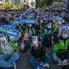 -10·20 민주노총 파업 서울대회에 참가한 노동자들이 서대문역 사거리에 모여 집회를 열고 있다. 