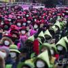 -2차 파업에 들어간 전국학교비정규직연대회의가 12월 2일 서울교육청 앞에서 결의대회를 열고 있다.