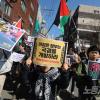 -3월 9일 오후 팔레스타인 연대 25차 집회·행진이 열리기 전 사전 행진으로 이태원 이슬람 사원 앞에서 집회 참가자들이 모여 본 집회가 열리는 서울 이태원역 3번 출구 인근까지 행진을 하고 있다.